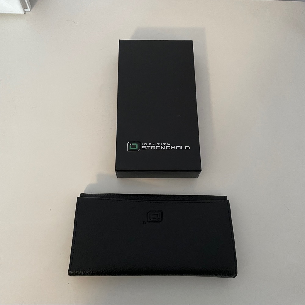 NWOT Identity Stronghold Black Wallet